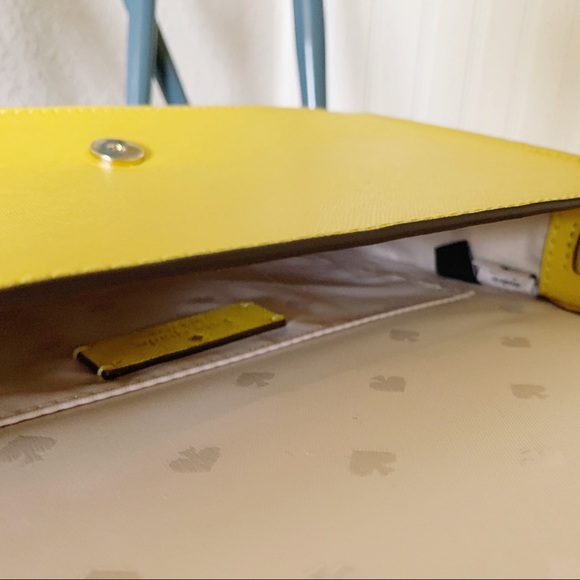 SOLD 🐍 auth kate spade crossbody in chartreuse 🐍 - Picture 6 of 6